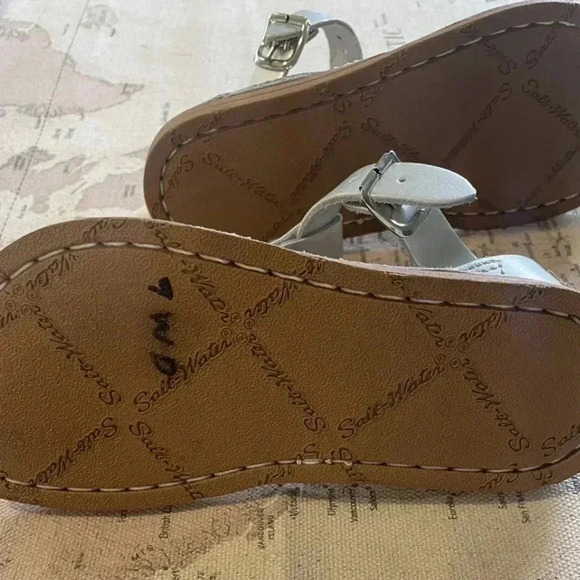 Saltwater T-Strap Sandals Size 10
Silver NWOB - Picture 5 of 5
